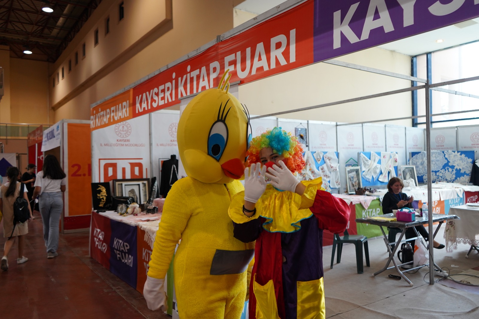Çocuklar Kitap Fuarında hem eğleniyor hem öğreniyor